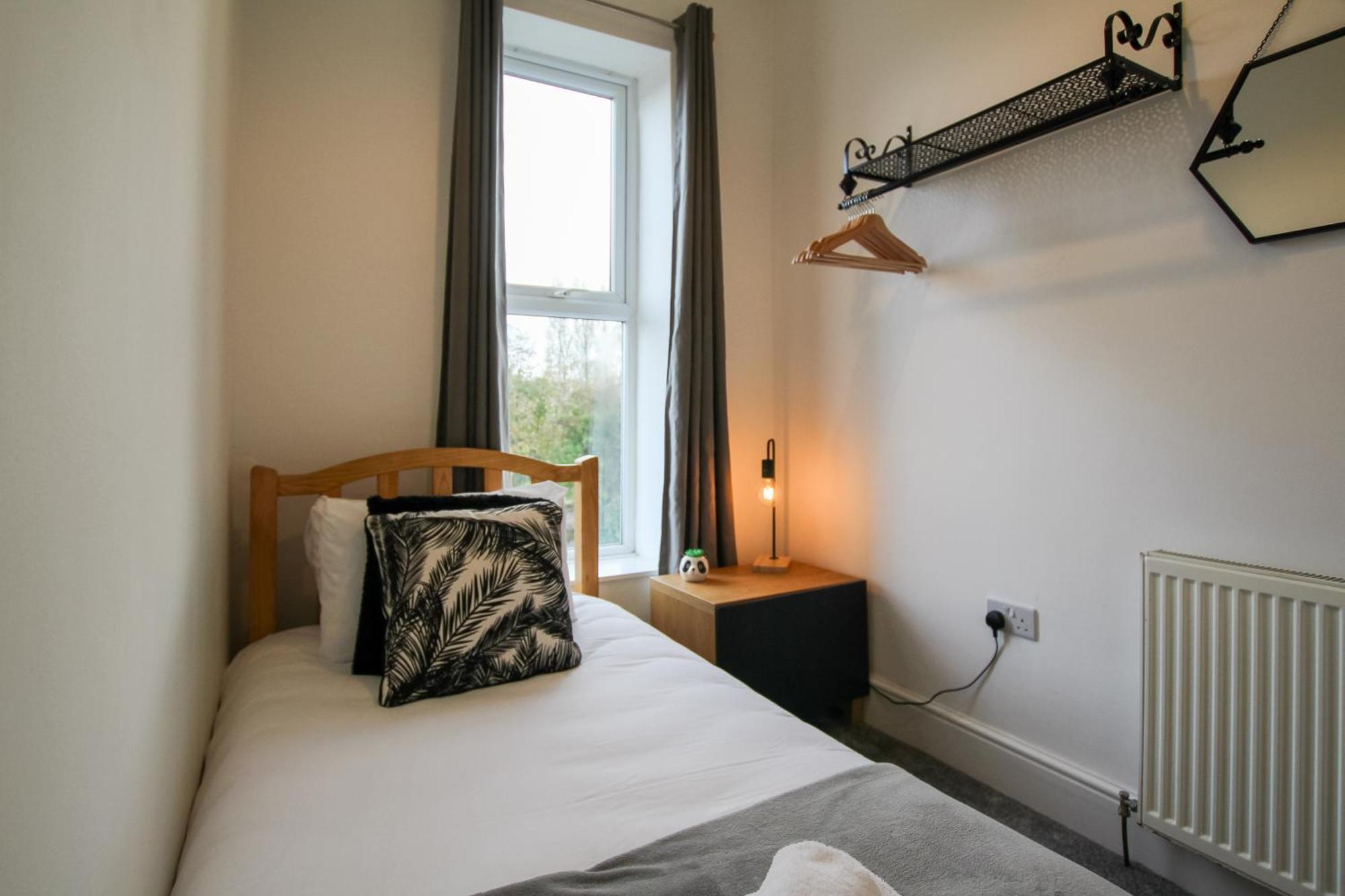 Fairways View - Spacious Apartment - Sleeps 6 - Lovely Views - By Rework Accommodation Hoylake Exterior foto