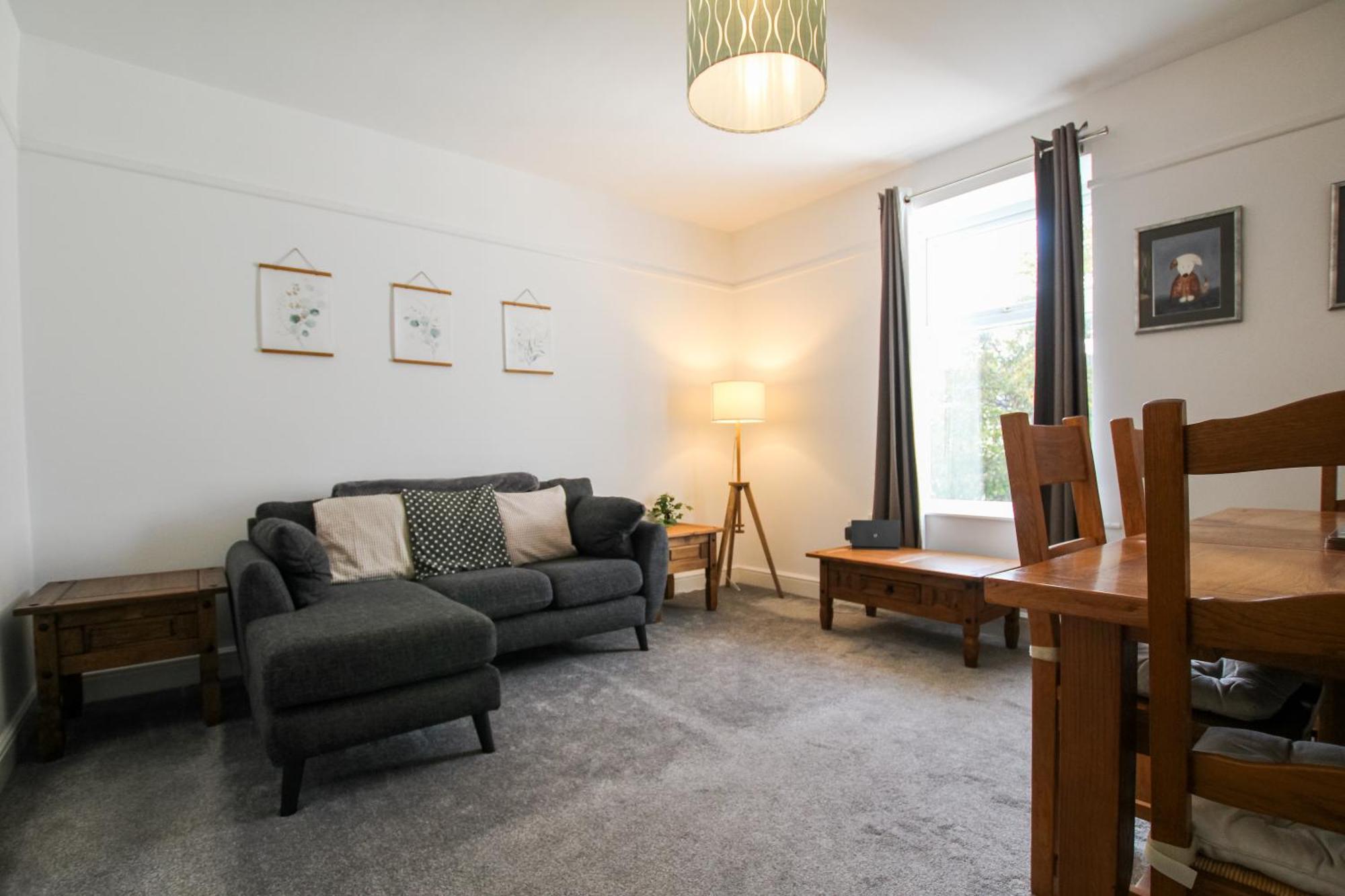 Fairways View - Spacious Apartment - Sleeps 6 - Lovely Views - By Rework Accommodation Hoylake Exterior foto