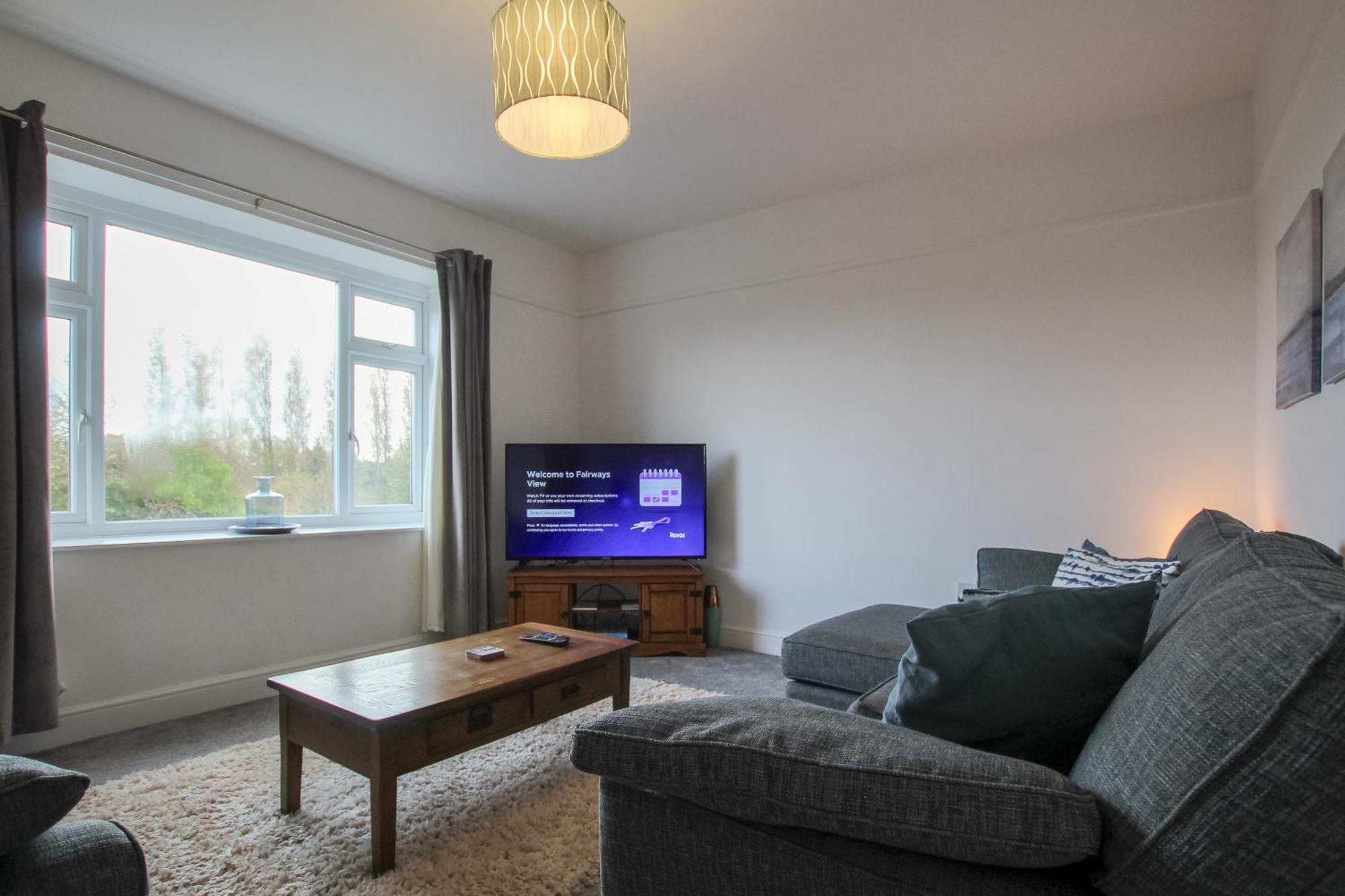 Fairways View - Spacious Apartment - Sleeps 6 - Lovely Views - By Rework Accommodation Hoylake Exterior foto
